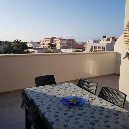 In Paese A Poca Distanza Dal Mare Lampedusa